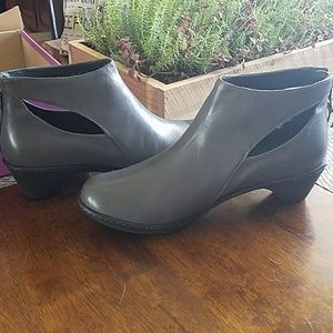 NEW Dansko Grey Leather Booties!!